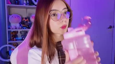 VALEEEN online show from December 2, 2025, 4:57 pm