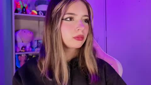 Snapshot of emilykarterr chatting on April 17, 2026, 3:15 pm VALEEEN online show from April 17, 2026, 3:15 pm
