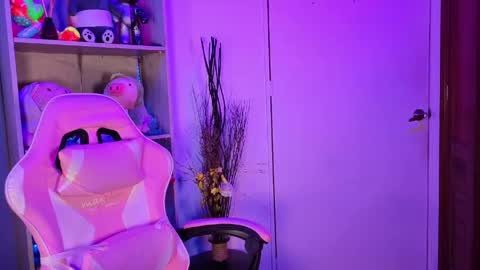 Snapshot of emilykarterr chatting on May 23, 2026, 3:05 pm VALEEEN online show from May 23, 2026, 3:05 pm