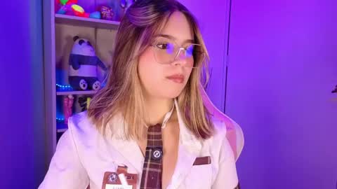Snapshot of emilykarterr chatting on May 28, 2026, 3:20 pm VALEEEN online show from May 28, 2026, 3:20 pm