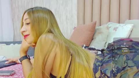 My IG - EmilyParker   online show from November 25, 2025, 5:02 pm