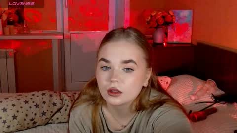 Emily  Emi online show from November 9, 2025, 12:47 pm