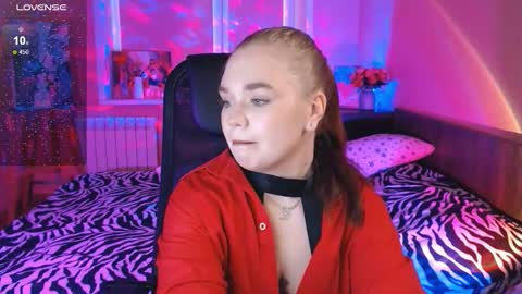 Emily  Emi online show from November 20, 2025, 12:16 pm