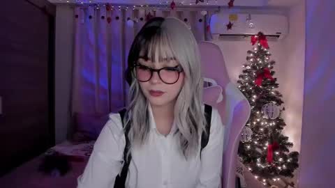 Snapshot of emilyrosss_ chatting on December 28, 2024, 6:17 am EMILY online show from December 28, 2024, 6:17 am