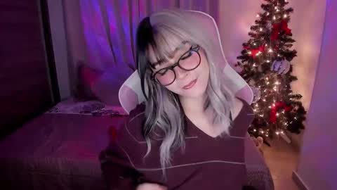 Snapshot of emilyrosss_ chatting on January 11, 2025, 4:38 am EMILY online show from January 11, 2025, 4:38 am