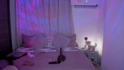 Snapshot of emilyrosss_ chatting on January 14, 2025, 5:08 am EMILY online show from January 14, 2025, 5:08 am