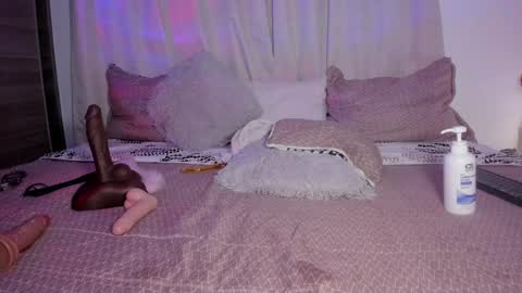 Snapshot of emilyrosss_ chatting on January 14, 2025, 8:09 am EMILY online show from January 14, 2025, 8:09 am