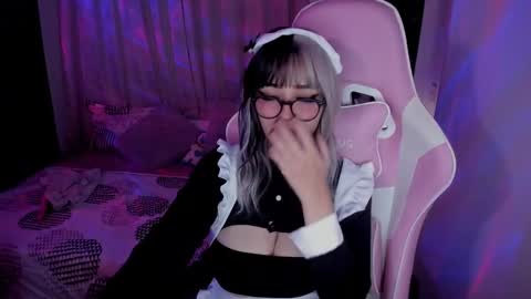 Snapshot of emilyrosss_ chatting on January 27, 2025, 8:18 am EMILY online show from January 27, 2025, 8:18 am