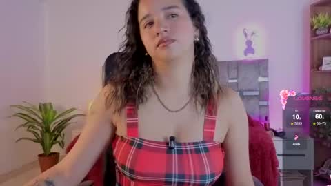 Snapshot of emilyrousex chatting on May 25, 2026, 2:01 pm emilyrousex online show from May 25, 2026, 2:01 pm