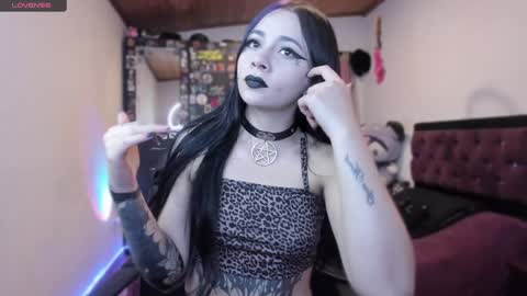 Snapshot of emilyrymer chatting on December 30, 2024, 12:54 am Emily Support me to have 100 likes plx online show from December 30, 2024, 12:54 am