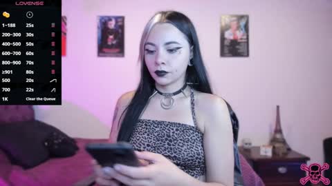 Snapshot of emilyrymer chatting on January 30, 2025, 7:04 pm Emily Support me to have 100 likes plx online show from January 30, 2025, 7:04 pm