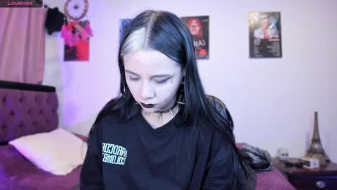 Snapshot of emilyrymer chatting on February 3, 2025, 12:58 am Emily Support me to have 100 likes plx online show from February 3, 2025, 12:58 am