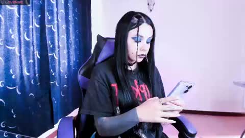 Snapshot of emilyrymer chatting on August 6, 2026, 6:21 pm Emily Support me to have 100 likes plx online show from August 6, 2026, 6:21 pm