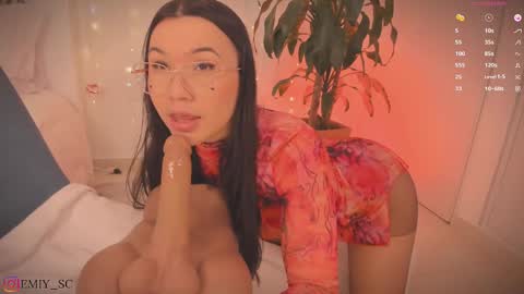 Snapshot of emilys_scott chatting on March 10, 2025, 2:05 pm Emy online show from March 10, 2025, 2:05 pm