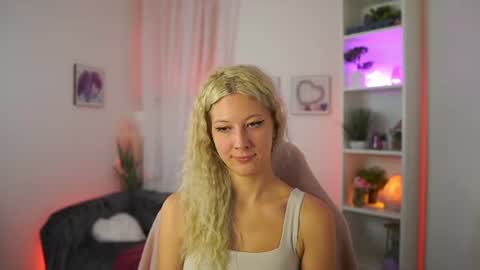 Snapshot of emilyswannn chatting on July 29, 2026, 6:39 pm emilyswannn online show from July 29, 2026, 6:39 pm