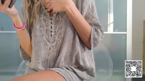 Snapshot of emilyweed chatting on January 30, 2025, 8:43 am Emily ---- online show from January 30, 2025, 8:43 am