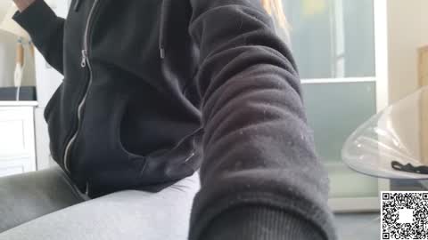 Snapshot of emilyweed chatting on February 17, 2025, 9:35 am Emily ---- online show from February 17, 2025, 9:35 am