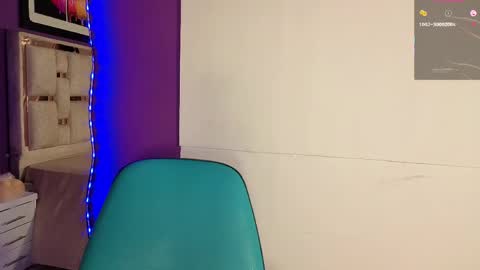 emilyy_cooperr online show from June 1, 2026, 12:18 pm