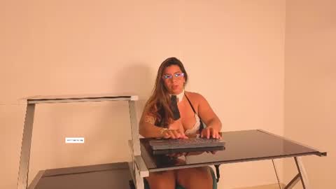 emilyy_cooperr online show from July 16, 2026, 12:11 pm
