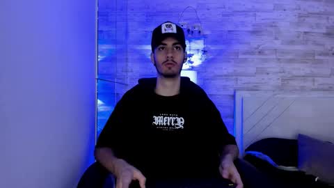 emir_ozan online show from December 20, 2025, 11:28 am