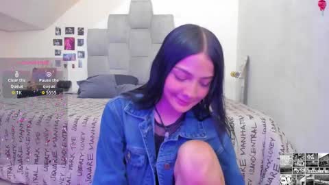 Snapshot of emma__15 chatting on September 19, 2025, 7:14 pm emma online show from September 19, 2025, 7:14 pm