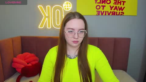 emma_adorablle online show from February 12, 2025, 1:41 am