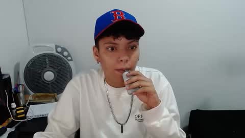 emma_and_thom online show from February 7, 2026, 9:40 pm