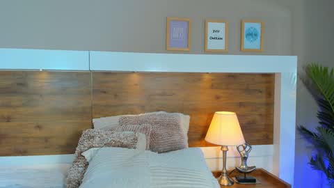 Emma  online show from December 18, 2024, 5:31 pm