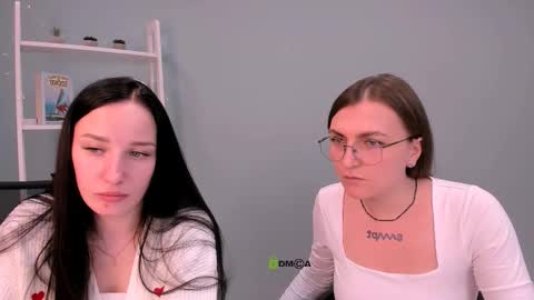 emma_blooom online show from November 18, 2025, 3:27 pm