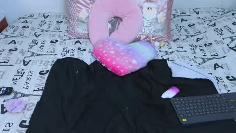 Snapshot of emma_blue_ chatting on December 7, 2024, 2:09 am Emma Blue modelo independiente online show from December 7, 2024, 2:09 am