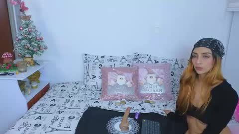 Snapshot of emma_blue_ chatting on December 14, 2024, 4:34 am Emma Blue modelo independiente online show from December 14, 2024, 4:34 am