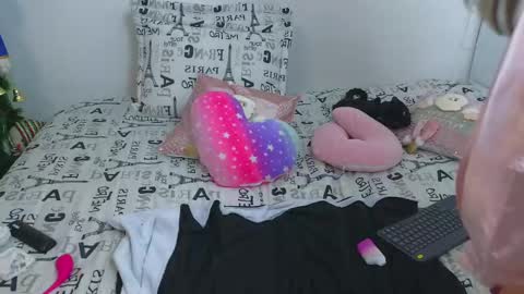 Snapshot of emma_blue_ chatting on December 27, 2024, 1:00 am Emma Blue modelo independiente online show from December 27, 2024, 1:00 am