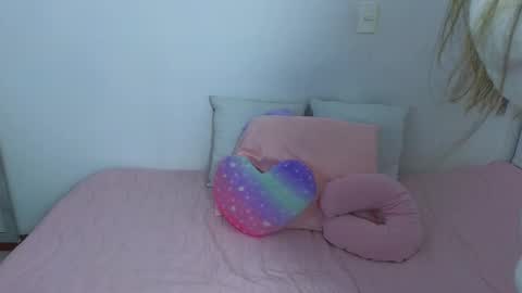 Snapshot of emma_blue_ chatting on January 23, 2025, 12:25 am Emma Blue modelo independiente online show from January 23, 2025, 12:25 am