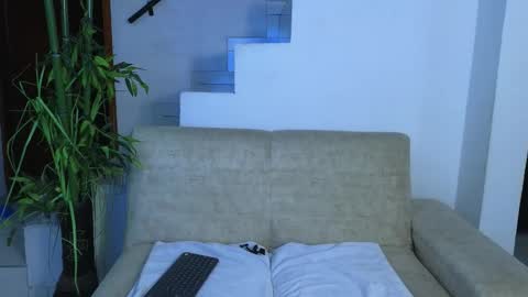 Snapshot of emma_blue_ chatting on March 3, 2026, 4:07 am Emma Blue modelo independiente online show from March 3, 2026, 4:07 am