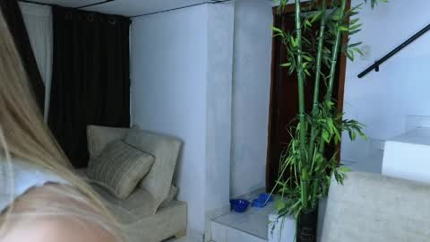 Emma Blue  modelo independiente online show from April 6, 2026, 4:46 am