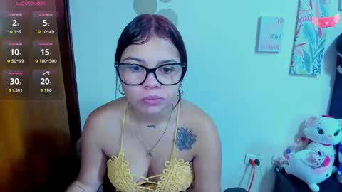 Snapshot of emma_boo_ chatting on November 4, 2025, 2:27 pm emma_boo_ online show from November 4, 2025, 2:27 pm
