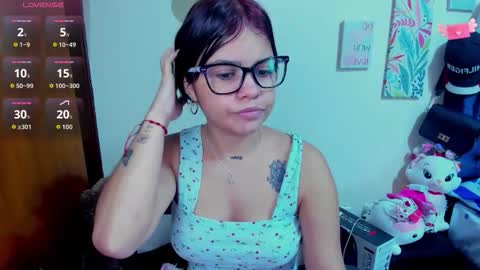 Snapshot of emma_boo_ chatting on November 9, 2025, 7:12 pm emma_boo_ online show from November 9, 2025, 7:12 pm