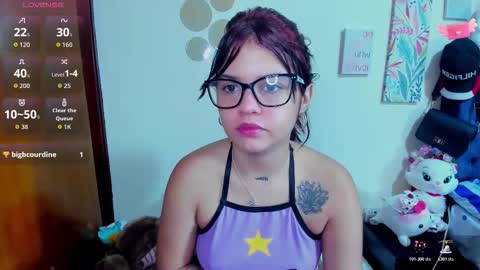 Snapshot of emma_boo_ chatting on November 11, 2025, 1:33 pm emma_boo_ online show from November 11, 2025, 1:33 pm