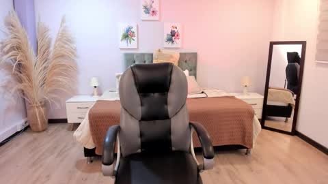 Snapshot of emma_charm_ chatting on November 26, 2025, 12:28 pm Emma online show from November 26, 2025, 12:28 pm