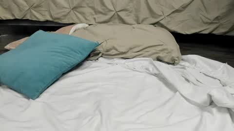 Emma online show from April 1, 2026, 7:33 pm