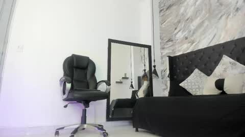 Snapshot of emma_crawford_ chatting on May 1, 2026, 8:02 pm Emma online show from May 1, 2026, 8:02 pm