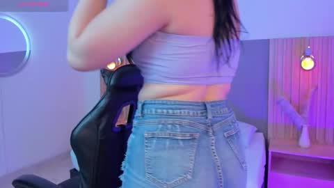 E M M A online show from February 2, 2026, 9:57 pm