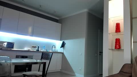 Snapshot of emma_flin chatting on December 7, 2024, 10:45 am Emma online show from December 7, 2024, 10:45 am