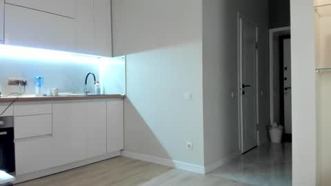 Snapshot of emma_flin chatting on November 5, 2025, 3:39 am Emma online show from November 5, 2025, 3:39 am