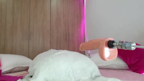 Emma Glutton online show from November 27, 2025, 3:47 pm