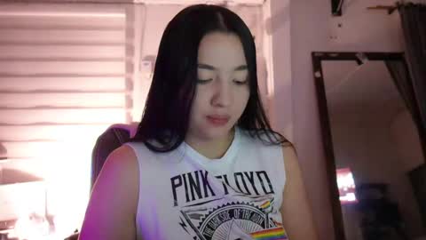 emma_johnson_ online show from December 13, 2024, 2:32 am