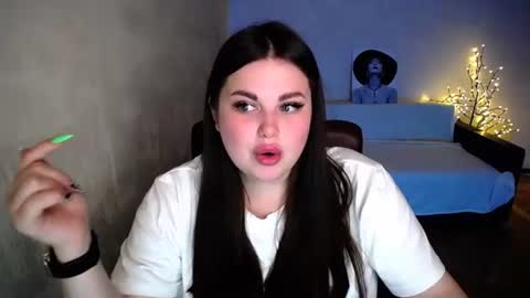 Snapshot of emma_jordan chatting on August 6, 2026, 7:32 am Emma online show from August 6, 2026, 7:32 am
