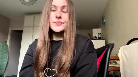 emma_just online show from February 11, 2025, 10:48 am