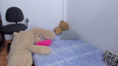 Snapshot of emma_lean chatting on September 27, 2025, 12:21 pm whises lits online show from September 27, 2025, 12:21 pm