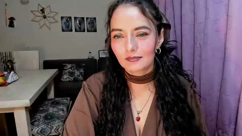 Snapshot of emma_luxy chatting on April 21, 2026, 11:18 pm emma luxy online show from April 21, 2026, 11:18 pm